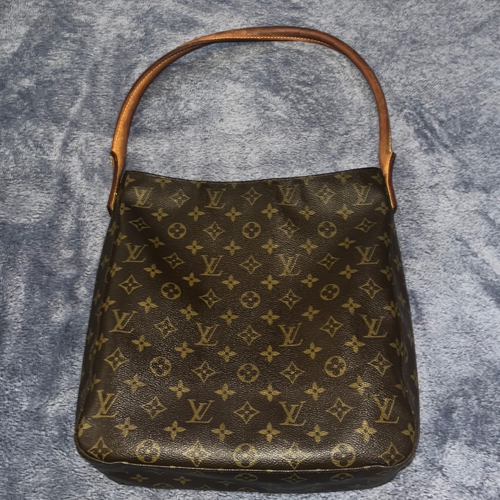 Louis Vuttion Shoulder bag.